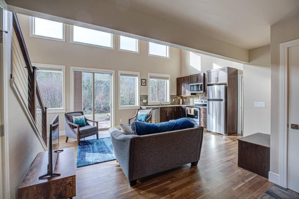 Newly Built Modern Chalet Duplex - 2 Mount Hood Village Extérieur photo